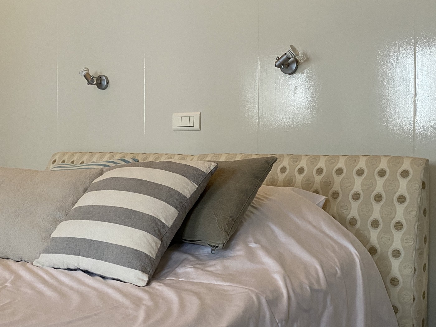 Cushions on the bed in the Private Room